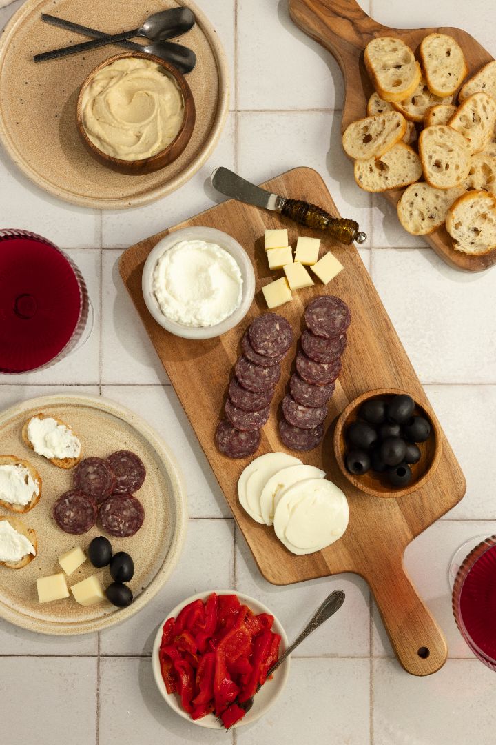 How to Make a Stunning Holiday Charcuterie Board: Festive Recipes & Tips